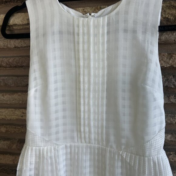 Banana Republic White Pleated Sleeveless Peplum Top Size 4 Petite - Picture 6 of 8